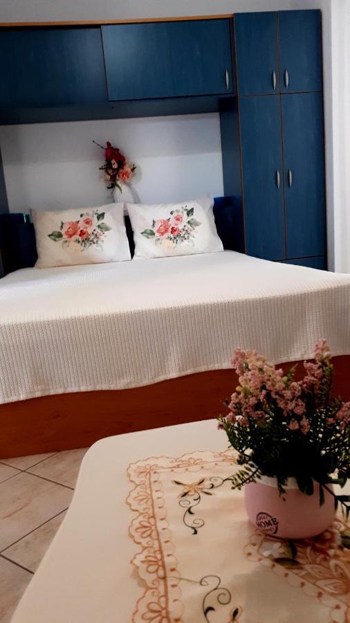 Apartmani Kalinic Bijela Exteriör bild