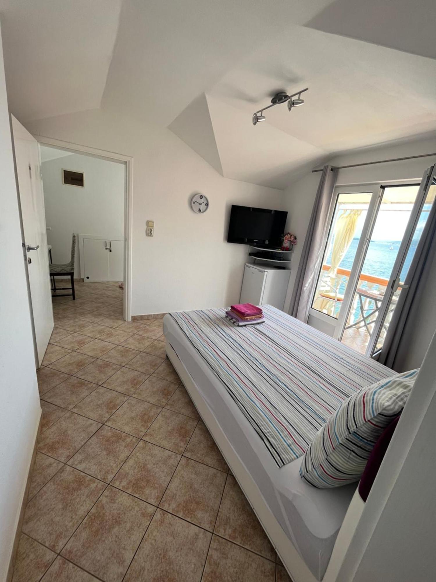 Apartmani Kalinic Bijela Exteriör bild