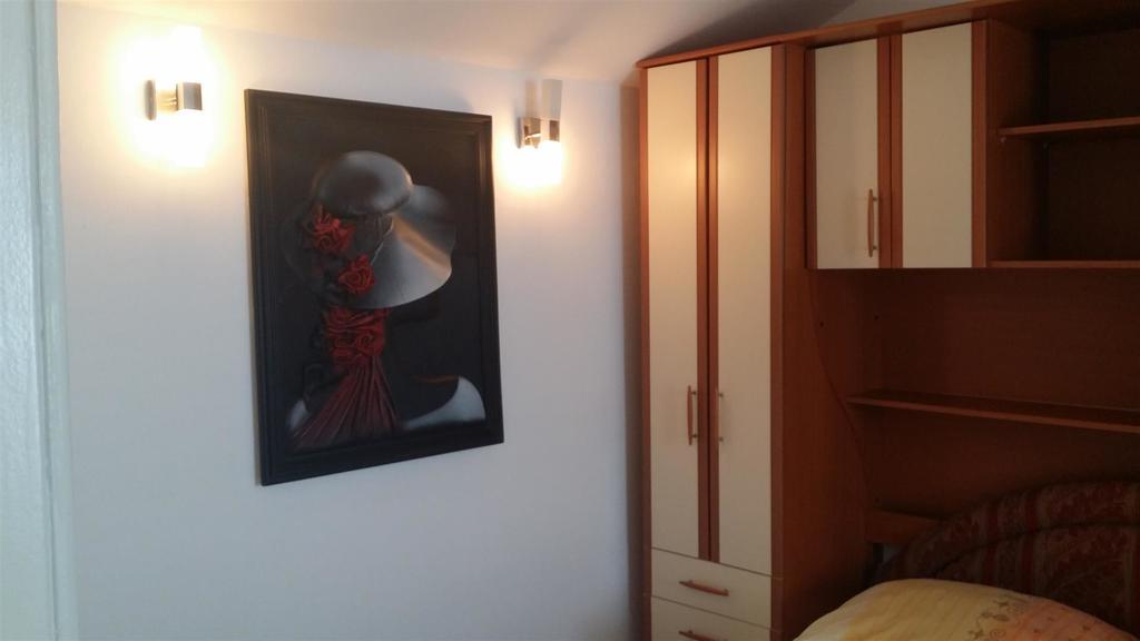 Apartmani Kalinic Bijela Exteriör bild