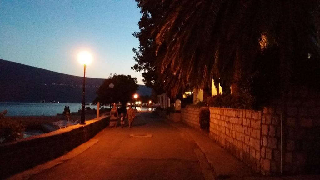 Apartmani Kalinic Bijela Exteriör bild